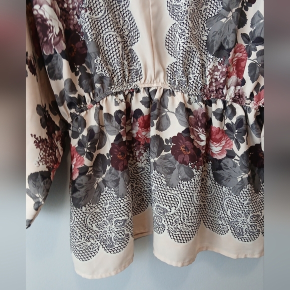 Hailey & Co Cream Floral Boho Festival Top Womens Size Small - Picture 3 of 7